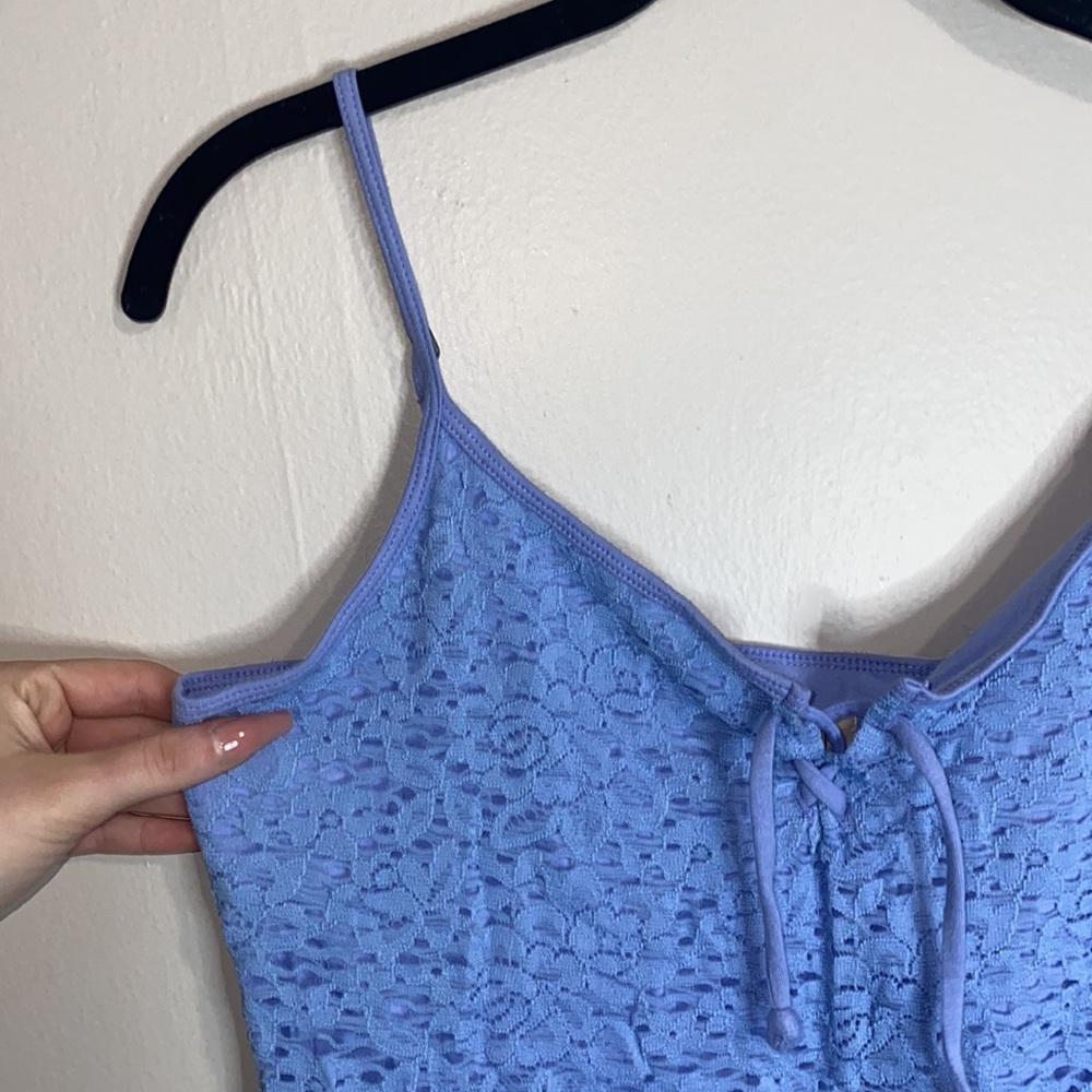 🪿Blue Hollister floral lace cami!